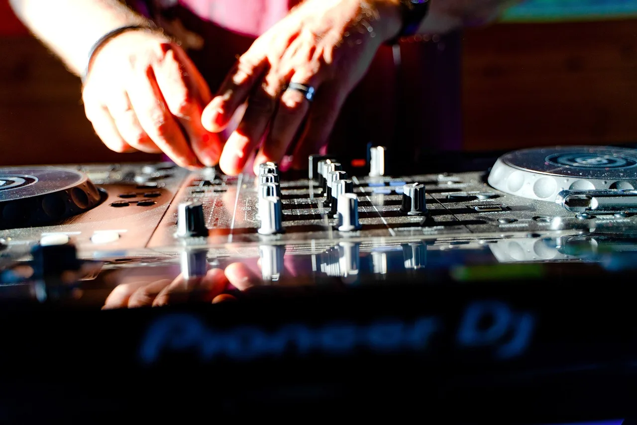 dj, hands, pioneerdj, sound, audio. Getting DJ bookkeeping right the first time