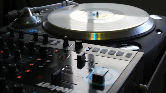 turntable, dj, mix, equipment, mixing, vinyl, mixer, turntable, turntable, turntable, turntable, turntable, mixer. 5 steps to equip a new DJ facility with the right equipment