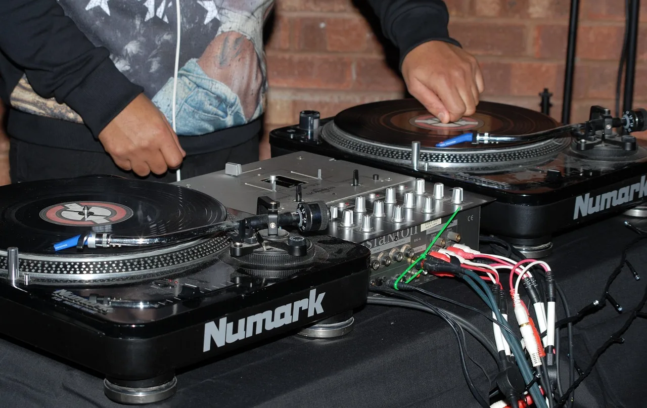 dj, decks, music, turntable, entertainment, mixing, play, equipment, dj, dj, dj, dj, dj, music, music, music, music, turntable, turntable, turntable, turntable, turntable. How DJ owners actually check service quality before it slips