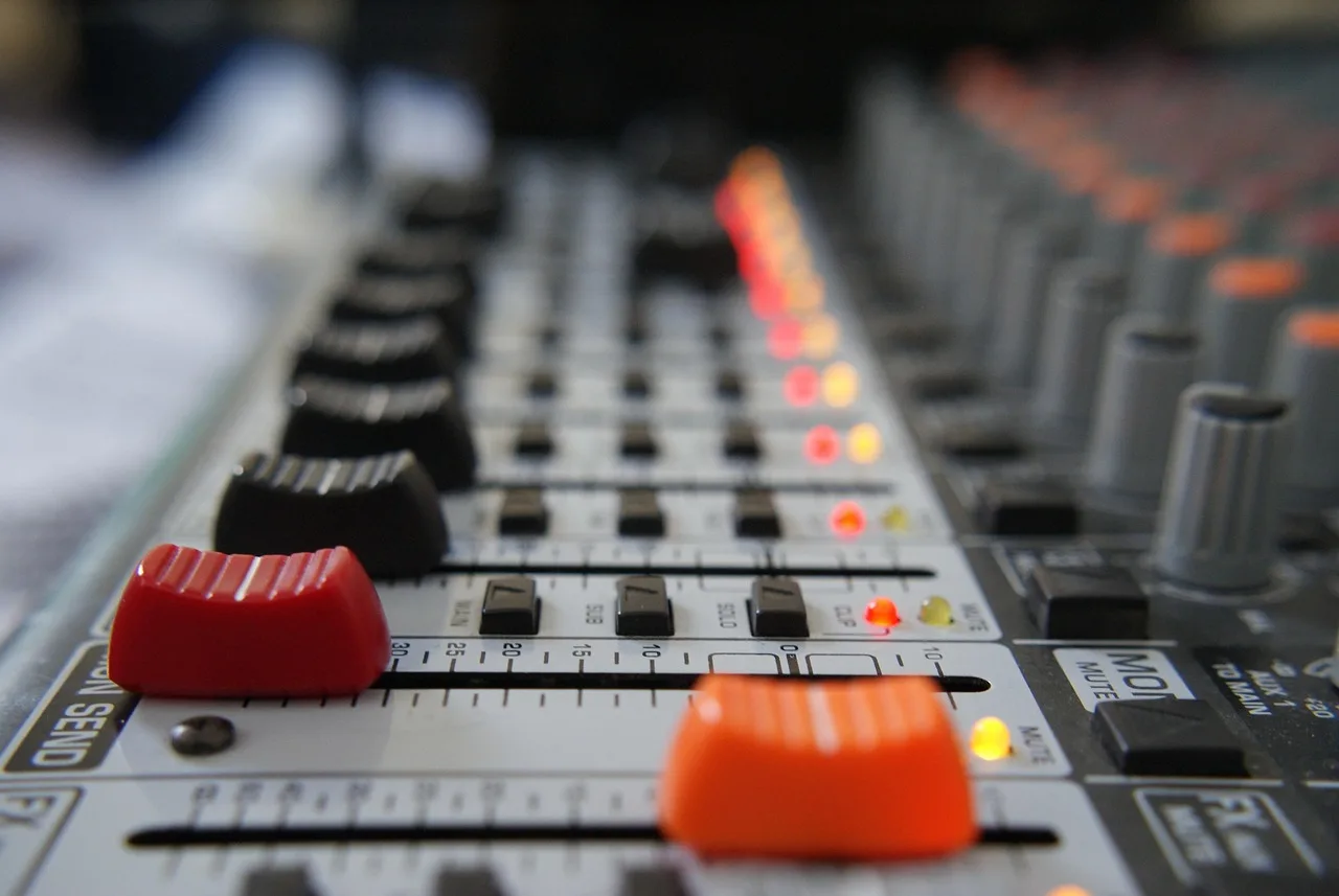 sound table, foley, audio, music, mixing, studio, mixer, buttons, old, dj, electronics, vintage, red, equipment, foley, foley, foley, foley, foley. 3 seasonal demand patterns for DJs in the US wedding market